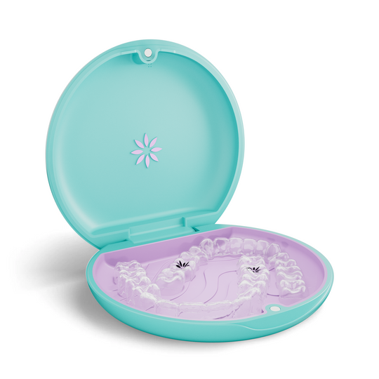 Invisalign™ Aligner and Retainer Case (Mint)
